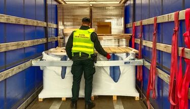 Fałszywe akcesoria do papierosów przejęte na S61