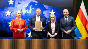 Zielona energia dla samorządów, szpitali i firm. Umowy już podpisane