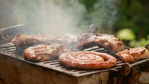 Wierni bez obaw mogą jeść mięso 1 maja. Arcybiskup dał jednak warunek