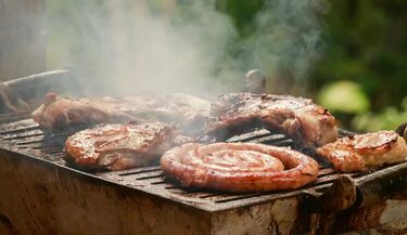 Wierni bez obaw mogą jeść mięso 1 maja. Arcybiskup dał jednak warunek