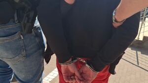 Syn pobił 85-letnią matkę. Uderzał ją kijem i wyrzucił z mieszkania