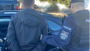 Wpadli podczas kontroli drogowej. Policja zabezpieczyła narkotyki i 13 tys. zł
