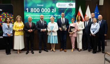 Ponad 1,8 mln zł na inwestycje bez barier. Zarząd Województwa podpisał umowy