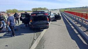 Rozbito grupę kradnącą auta w Polsce i Niemczech. Ranni policjanci