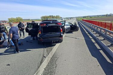 Rozbito grupę kradnącą auta w Polsce i Niemczech. Ranni policjanci