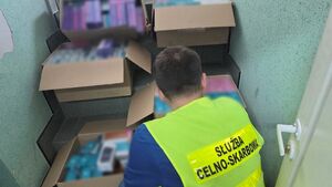 Nielegalny tytoń w paczkach kurierskich. KAS przejęła wkłady i podgrzewacze