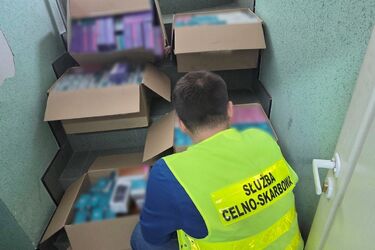Nielegalny tytoń w paczkach kurierskich. KAS przejęła wkłady i podgrzewacze