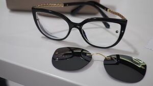 Personalizowane nakładki na okulary. Jakie mają zalety?