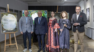 Zamiast parasolek żurawie. To zapowiedź Barokowych Ogrodów Sztuki