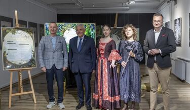 Zamiast parasolek żurawie. To zapowiedź Barokowych Ogrodów Sztuki