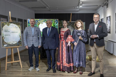 Zamiast parasolek żurawie. To zapowiedź Barokowych Ogrodów Sztuki