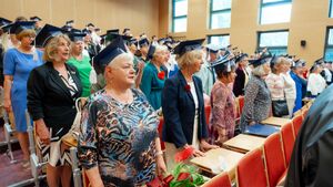 Koniec roku u seniorów. Studenci z Białegostoku odebrali dyplomy