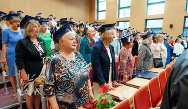 Koniec roku u seniorów. Studenci z Białegostoku odebrali dyplomy