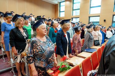 Koniec roku u seniorów. Studenci z Białegostoku odebrali dyplomy