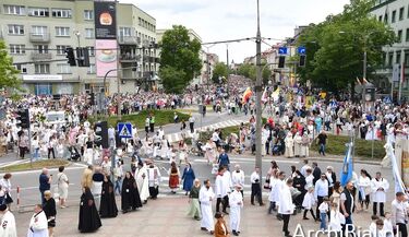 Boże Ciało w Białymstoku. Tysiące wiernych przeszło przez centrum miasta