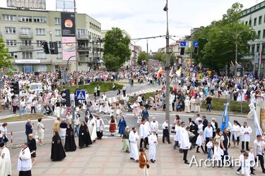 Boże Ciało w Białymstoku. Tysiące wiernych przeszło przez centrum miasta