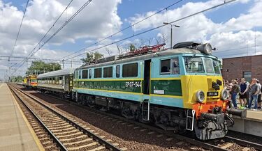 Powrót do przeszłości. PKP Intercity uruchamia retro-skład „Nieśpieszny”