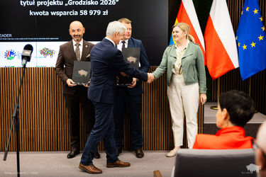 Ponad 4,7 mln zł dla podlaskich wsi. Podpisano 41 umów na rozwój regionu
