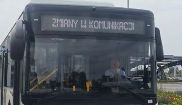 „Ciepły guzik” i przystanki na żądanie. Zmiany w autobusach od 1 lipca