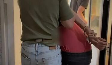 Ojciec rzucił półrocznym synem o podłogę. Dziecko jest w bardzo ciężkim stanie