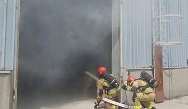 Pożar i uwięzieni pracownicy? Alarm w wytwórni pasz w Białymstoku 