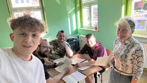 Z noclegowni na scenę. „Obsada Zmywaka” pokaże swój pierwszy spektakl