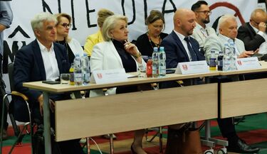 Dyskusja o UE i migracji podczas sesji sejmiku. Pod budynkiem protestowano 
