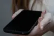 Życie online przejmuje kontrolę? Coraz więcej osób szuka pomocy