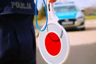 17-latek wziął auto cioci i pojechał na zakupy. Został zatrzymany przez policję