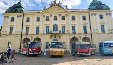 Białystok z okien zabytkowego autobusu. Start wakacyjnych przejazdów