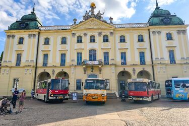 Białystok z okien zabytkowego autobusu. Start wakacyjnych przejazdów
