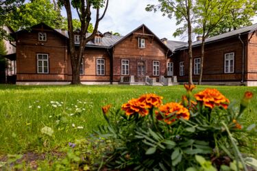 Ogrodowe Czytanki w Muzeum Karnego. Wakacyjne spotkania dla dzieci