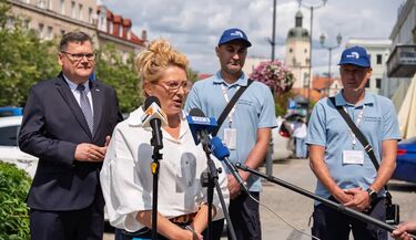 Kontrolerzy strefy płatnego parkowania mają nowe stroje. Będą lepiej widoczni