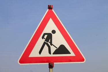 Utrudnienia na Alei Jana Pawła II. Rusza budowa drogi dla rowerów i pieszych