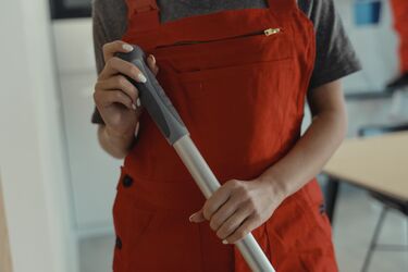 Firmy usługowe w tarapatach. Długi liczone są w setkach milionów