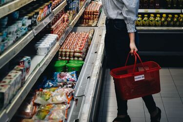Chemia i pieczywo drożeją, masło tanieje. Tak zmieniały się ceny w sklepach
