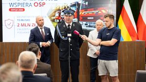 Blisko 2 mln zł na doposażenie OSP. Pierwsze gminy podpisały umowy