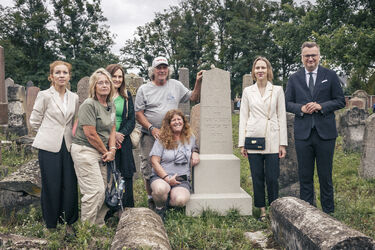 Odsłonięto odrestaurowaną macewę Sory Zamenhof. Niewiele osób zna jej historię