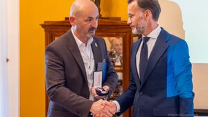 Burmistrz Choroszczy z odznaką za zasługi dla samorządu