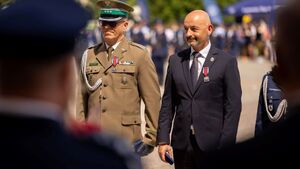 Burmistrz Choroszczy z Brązowym Medalem za Zasługi dla Policji
