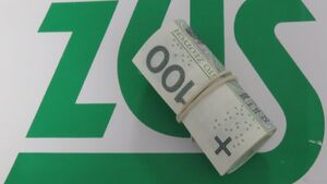 Wdowa z rentą po mężu nie dostanie tego dodatku. ZUS wyjaśnia zasady