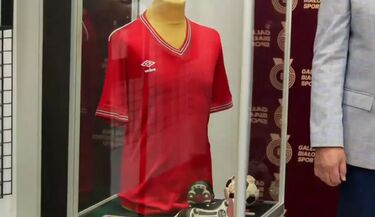 Historyczna koszulka Jagiellonii trafi do Galerii Białostockiego Sportu