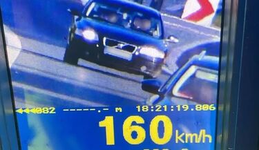 Zatrzymali pirata drogowego. 21-latek pędził 160 km/h na 