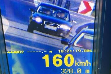 Zatrzymali pirata drogowego. 21-latek pędził 160 km/h na "siedemdziesiątce"