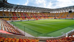 Napis "JAGA" w pełnej okazałości. Teraz czas na wymianę stadionowego oświetlenia