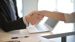 Podlasie ostrożne w biznesie. Coraz więcej firm rezygnuje ze współpracy