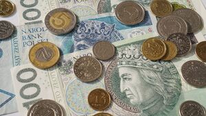 Rodzice mogą jeszcze dostać 300 zł we wrześniu. Trzeba się pospieszyć
