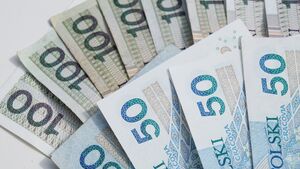 Do seniorów trafią dodatkowe pieniądze. Już wiadomo kiedy będą wypłaty