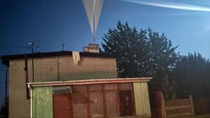 Balony z kontrabandą nad Podlaskiem. Jeden wylądował na dachu domu
