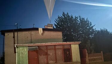Balony z kontrabandą nad Podlaskiem. Jeden wylądował na dachu domu